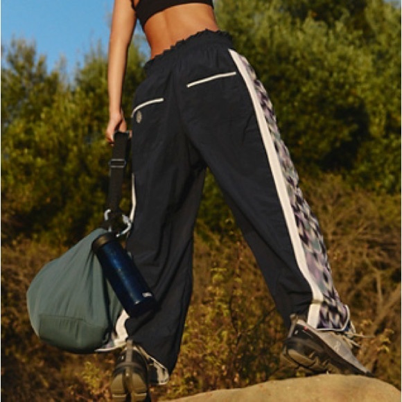 NWOT Free People Movement Champ Is Here Printed Pants - Picture 2 of 9